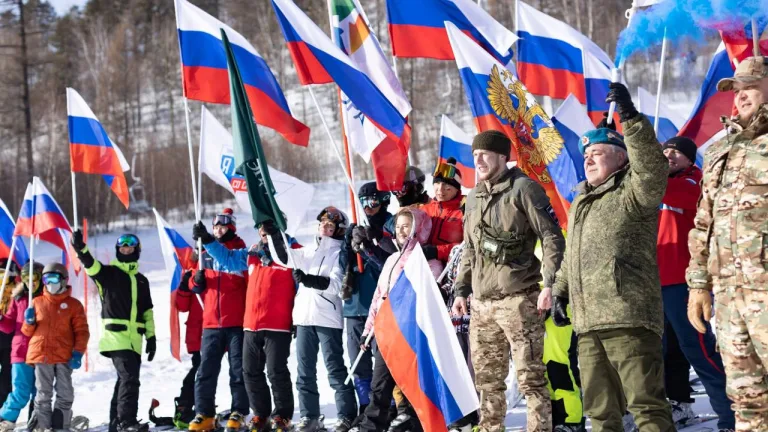 23 февраля на склоне горнолыжного комплекса «БайкалГора» состоялся традиционный флешмоб "Россия".